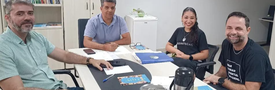 Presidente Elvis Roberson Pinto, e diretores em reunião com Analista da ASSINTECAL